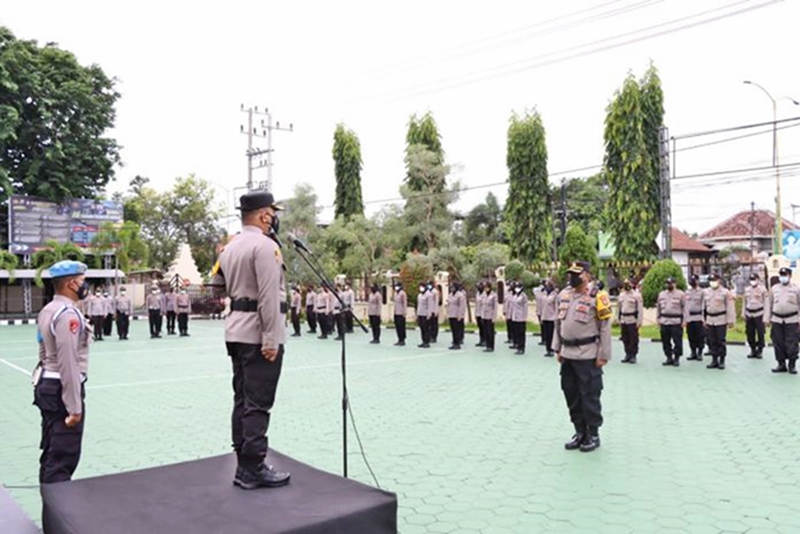 Kapolresta Banyuwangi, AKBP Nasrun Pasaribu, saat memimpin apel Serpas