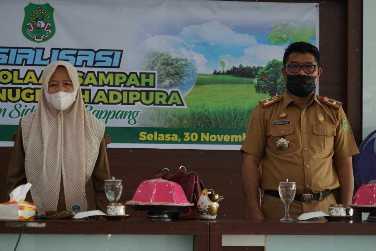 Kepala Dinas Lingkungan Hidup Sidrap Dra.Hj Aryani saat memberikan arahan dalam Sosialisasi pengolahan Sampah menuju Adipura. (Risal Bakri/Berita Nasional.ID).