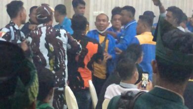 Situasi Rapimpurda DPD KNPI Batubara Jum'at malam (05/11) yang mulai ricuh akibat masuknya seorang Oknum dari Ormas dengan uniform baju loreng orange.
