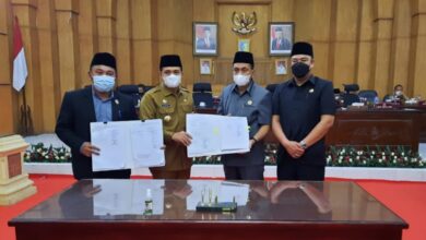 Bupati Batubara bersama Ketua dan Wakil Ketua DPRD saat Nota Kesepakatan RPJMD pada Rapat Paripurna. (Ist)