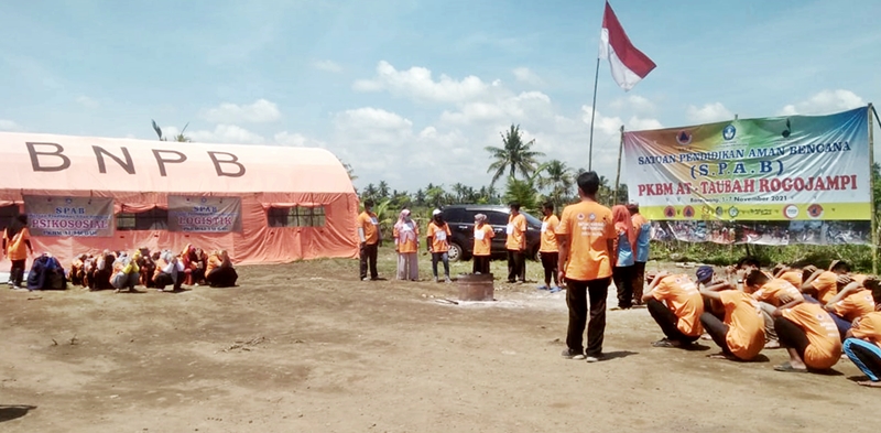 Peserta saat menjalani Program Satuan Pendidikan Aman Bencana (SPAB), Minggu (7/11/21)