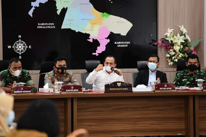 Bupati Batubara Ir. Zahir M. Ap bersama lintas sektor saat memimpin Rakor Penguatan Persiapan dalam menghadapi Natal dan Tahun Baru.