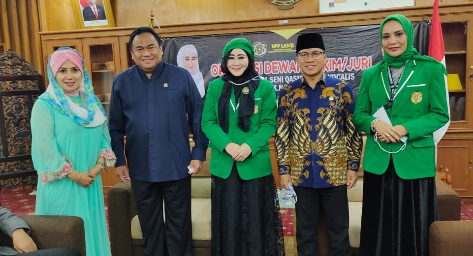 Ketua DPP Lasqi Lisda Hendrajoni dan Tim, bersama Wakil Ketua DPR RI Rahmat Gobel, Ketua Komisi VIII Yandri Susanto di Festival Seni Qasidah dan Vocalis Gambus Tkt. Nasional XXVI Tahun 2021. (Dok. Lasqi)