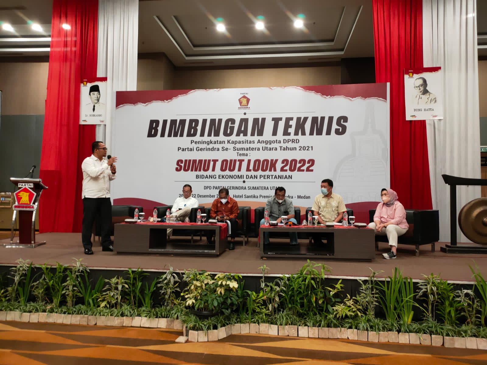 Ketua Pemuda Tani Indonesia Sumut, Fadli Abdina SP, saat memberi pemaparan soal isu pertanian di Sumut Out Look 2022 yang digelar oleh Gerindra Sumatera Utara. (Doc; Ist)