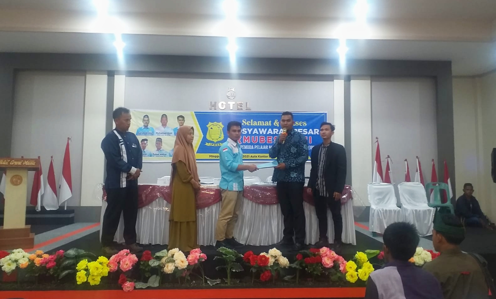 Darmawan Sarianto Ketua Umum terpilih PB IPMBB Periode 2021-2023 saat penyerahan berkas hasil Ketetapan Presidium Sidang kepada Mid Formatur (Doc; Ist)