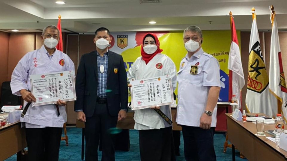 Harjo Susmoro dan Lisda Hendrajoni usai dilantik jadi Ketua Umum dan Wakil Ketua PP Goju-Ass Indonesia Periode 2020 – 2025. (Dok. Goju-Ass Indonesia)