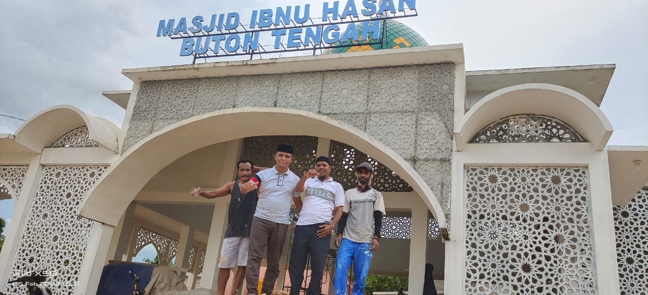 Ketgam : Pembangunan Masjid Ibnu Hasan di Walondo, Lombe Buteng yang diprakarsai oleh AKBP. Purn. Rafiuddin