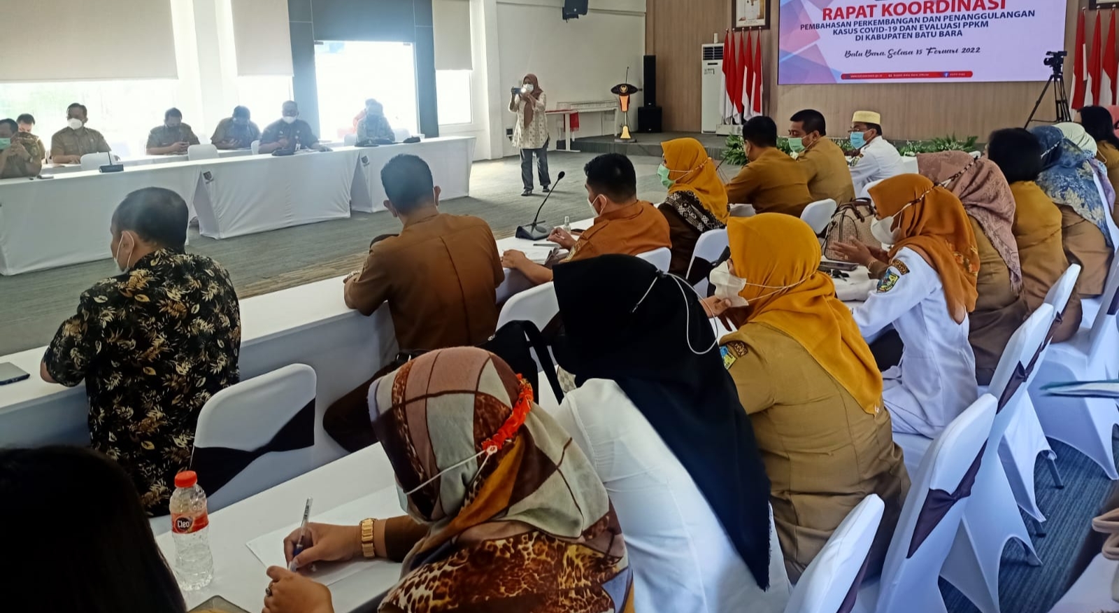 Pemkab Batubara bersama unsur Forkopimda dan TNI/POLRI saat Rakor Pembahasan Perkembangan dan Penanganan Kasus Covid-19 di Kabupaten Batubara.