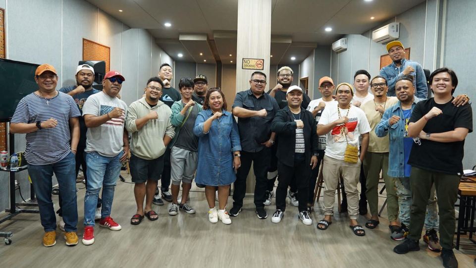 Para personal grup musik Sound of Curly. (Dok. Istimewa)