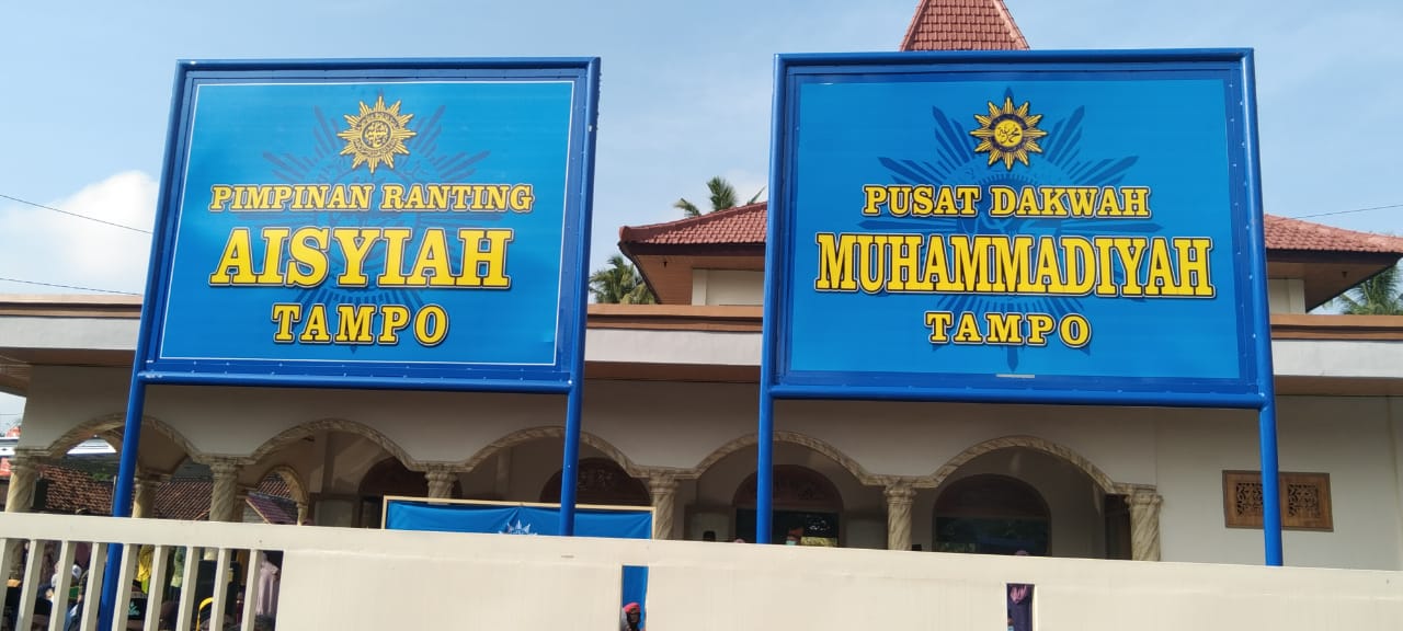 Usai pemasangan papan nama muhammadiyah