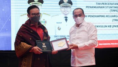 Bupati Batubara Ir. Zahir, M. Ap saat menerima kunjungan kerja Kepala BKKBN RI, DR. (H.C) dr. Hasto Wardoyo di Ballroom Inalum Kecamatan Sei Suka.