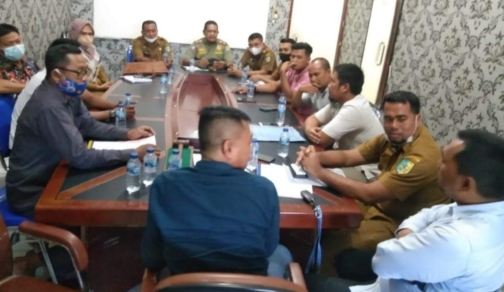 RDP Komisi I DPRD Batubara bersama Dinas Perizinan, Satpol PP, Camat, Kepala Desa dan masyarakat membahas persoalan sebuah penginapan yang diduga tempat Prostitusi.