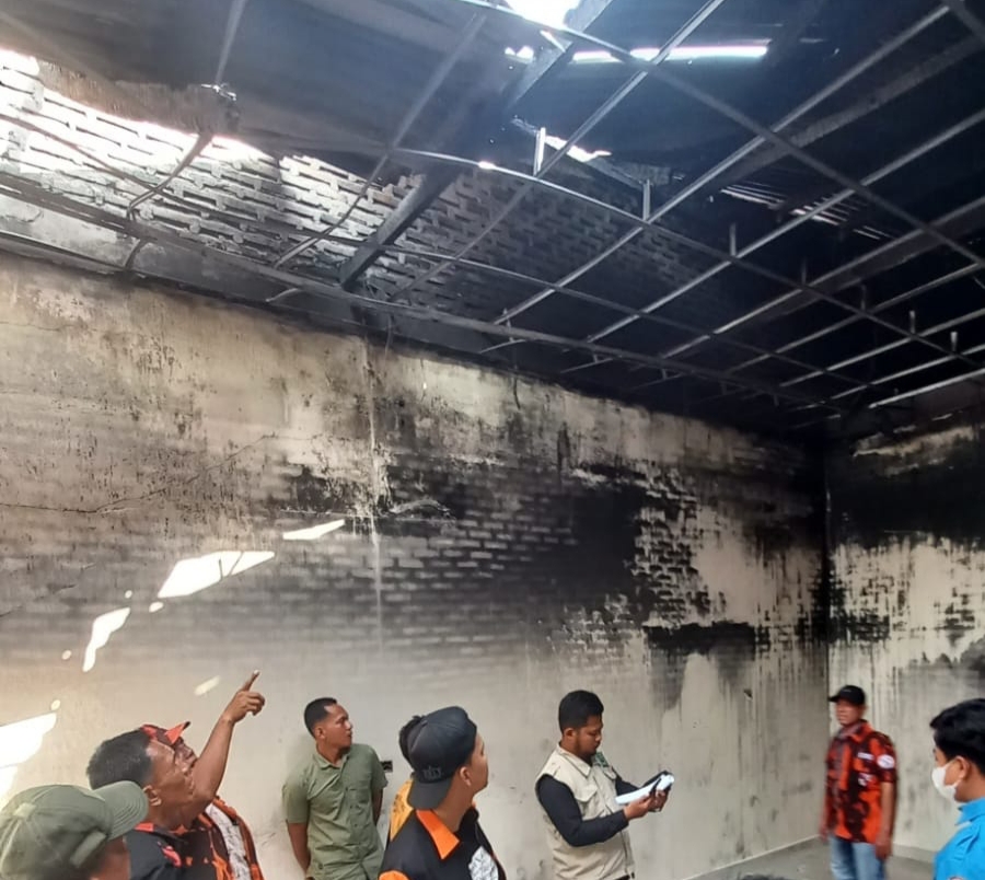 Teks foto: kondisi rumah warga yang berada di desa Bandar Sono Kecamatan Nibung Hangus yang hangus dilahap si jago merah. 