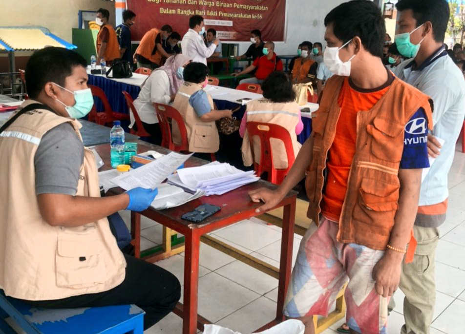 Pelaksanaan deteksi dini Penyakit TBC di Lapas Kelas IIA Lahun Ruku oleh Balai Teknik Kesehatan Lingkungan - Pengendalian Penyakit (BTKL-PP) Klas I Medan bekerja sama dengan Dinas Kesehatan P2KB Kabupaten Batubara.