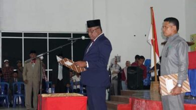 Samahuddin saat melantik sejumlah OPD lingkup Pemda Buton Tengah