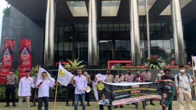 Kampak saat melakukan aksi unjuk rasa didepan Gedung KPK RI.