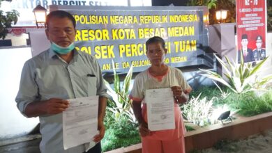 Orang Tua korban usai menerima surat Pemberitahuan Perkembangan Hasil Penyidikan pada 19 Juni 2020 lalu. (Ist)