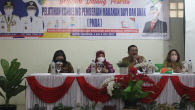 Kabid Kesehatan Masyarakat Abdul Fuad Helmi saat memberikan arahan kepada peserta pelatihan konseling Pemberian Makan Bayi dan Anak (PMBA).