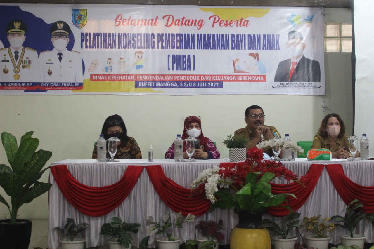Kabid Kesehatan Masyarakat Abdul Fuad Helmi saat memberikan arahan kepada peserta pelatihan konseling Pemberian Makan Bayi dan Anak (PMBA).