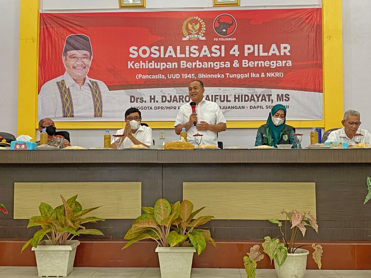 Bupati Batubara Ir. Zahir, M. Ap saat sosialisasi 4 Pilar Kebangsaan oleh Anggota DPR RI sekaligus pemberian makanan tambahan ibu hamil. (Doc: Ist)
