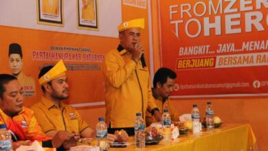 Ketua DPC Partai Hanura Batubara Usman, SE, M.Si saat memberikan pengarahannya kepada anggota dan pengurus partai. (Doc: FTR-BB)