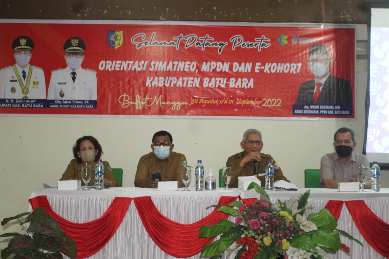 Kepala Dinas Kesehatan P2KB, drg. Wahid Khusyairi saat memberikan penjelasan mengenai aplikasi Simatneo, MPDN dan E-kohort. (doc: Ist)