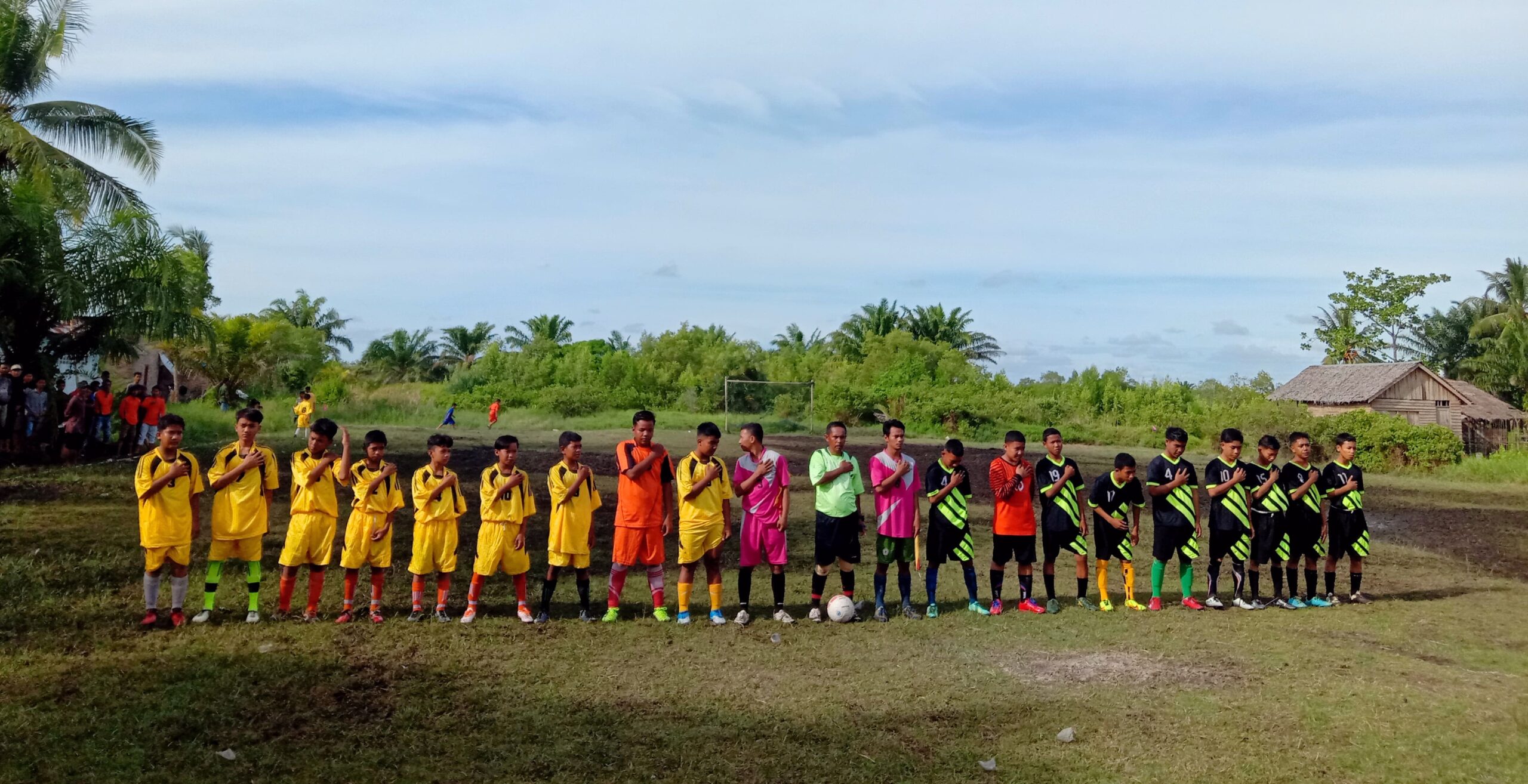 Putaran kedua babak final memperebutkan piala MLC CUP I antar kesebelasan Kahona FC vs Al-Mukhlushin FC memperebutkan juara 1 dan 2. (doc: FTR/01)