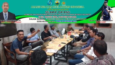 DPD ANKM Indonesia Kabuparen Batubara saat berdiskusi diseputaran kota Tanjung Tiram, soal adanya info pengalihan lokasi Kunker Dirjen PSDKP oleh pihak Pemerintah setempat. (Doc; FTR)