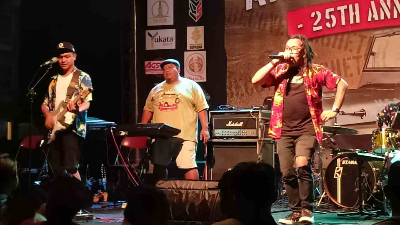 BlondySta saat beraksi panggung di Yogyakarta American Jeep. (Dok. PFR)