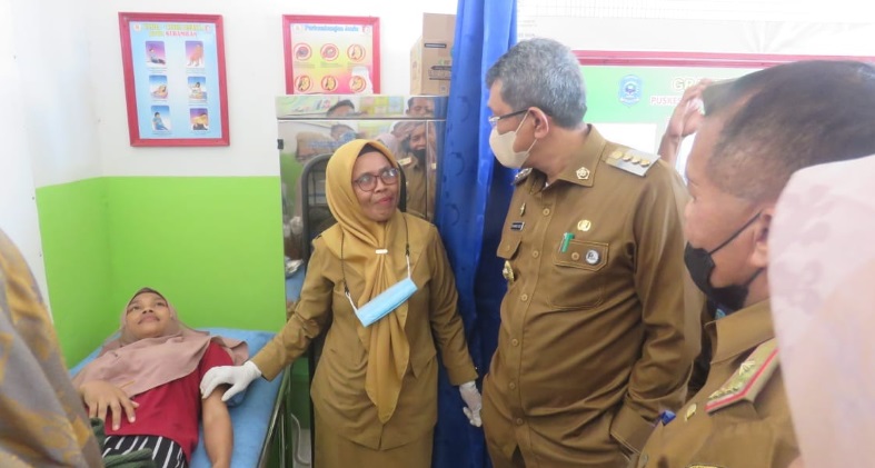 Pejabat Bupati Buton Tengah saat kunjungi salah satu Puskesmas Buton Tengah
