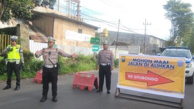 Kanit Turjagwali Satlantas Polres Bondowoso lakukan simulasi pengalihan arus jelang lebaran (Zai