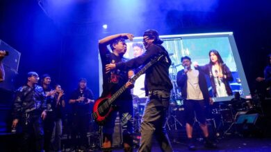 Savaz Band saat tampil bareng Vokalis Jamrud Krisyanto dan Roy Jeconiah eks Vokalis Boomerang di panggung hiburan ulang tahun ke-72 Seskoad. (Dok. Istimewa)