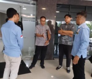 Ketua GPN 08 adu argumen dengan petugas kantor Bank tanah