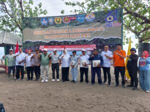Wakil Bupati Situbondo ikuti penanaman mangrove di Landangan