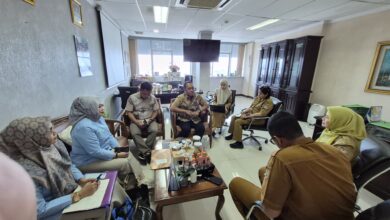 Bupati Wajo, Andi Rosman, didampingi Sekretaris Dinas Kependudukan dan Pencatatan Sipil Kabupaten Wajo, Andi Satriani, saat melakukan koordinasi dan konsultasi dengan Direktorat Jenderal Kependudukan dan Pencatatan Sipil Kemendagri di Jakarta. (Hms)